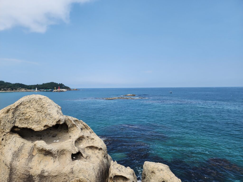 Panoramic views of the deep blue East Sea horizon from the rocks of Neungpadae.