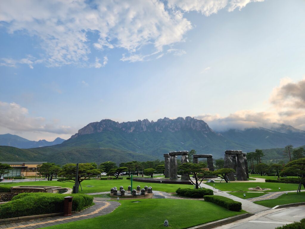 "Seoraksan mountain landscape with a park and fountain, panoramic nature view."