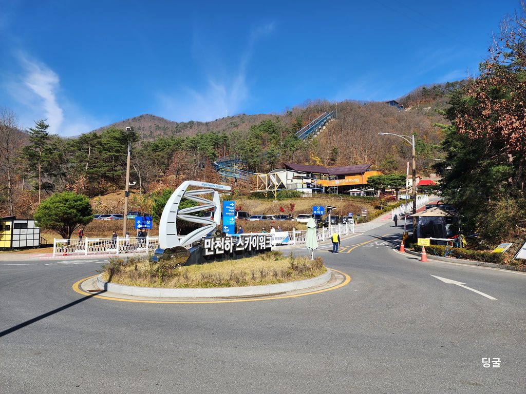 The entrance plaza and landmark sculpture at the Mancheonha Skywalk in Danyang.